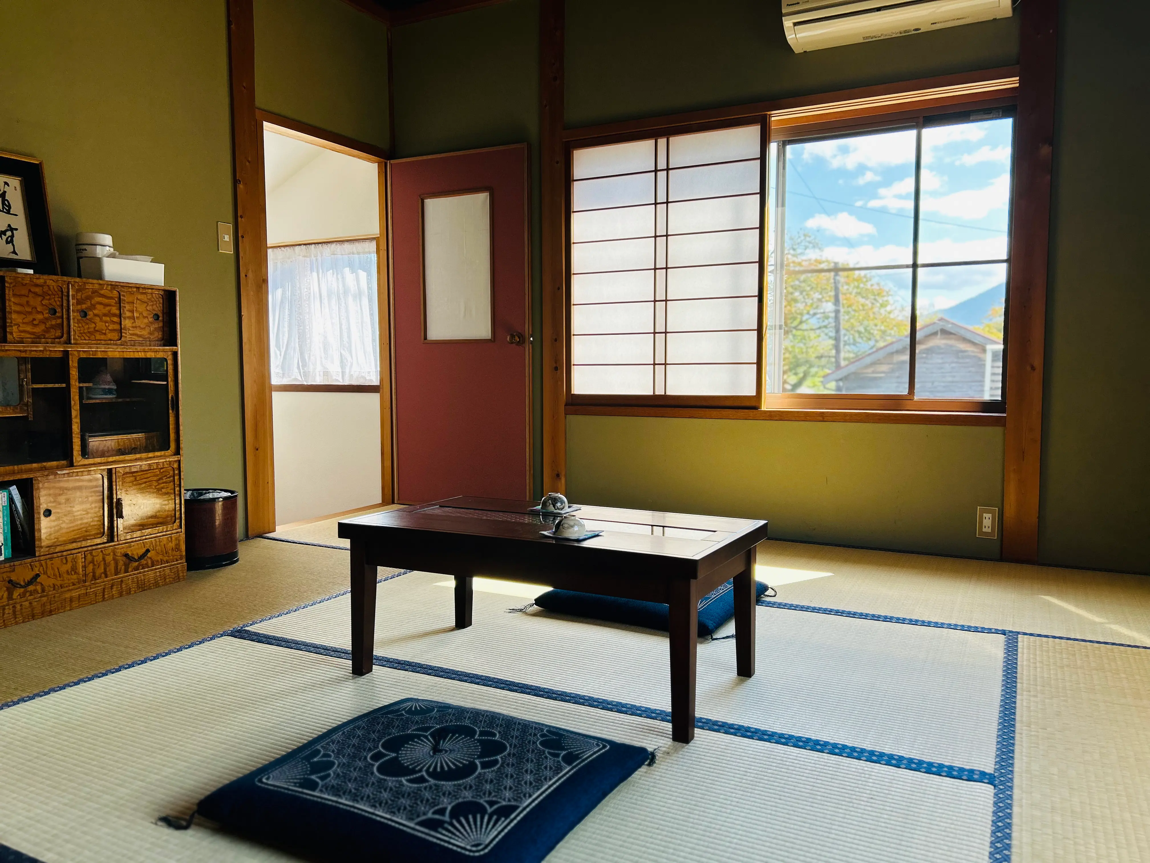 GROUP ROOM の縁側